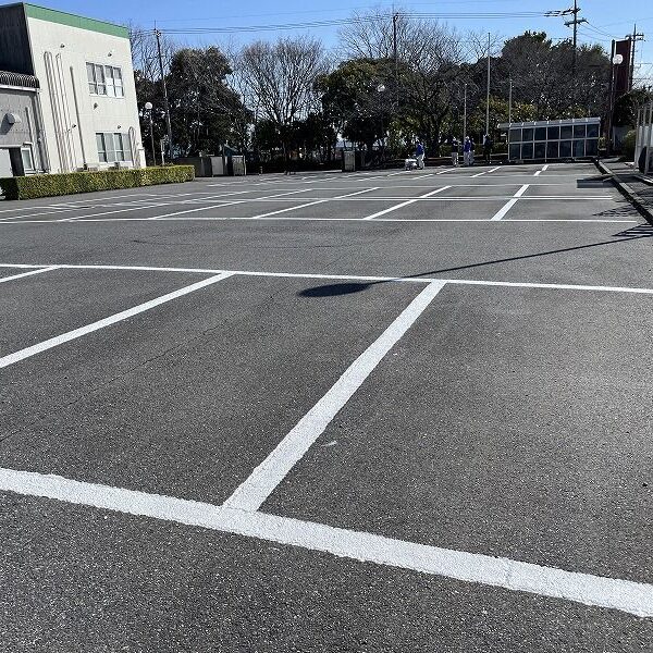 駐車場のライン塗装　自分たちで塗れる？やり方は？